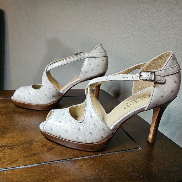 Talbots Leather Ostrich Print Platform Heels Cream Gray Size 5B pre-owned - Picture 2 of 6
